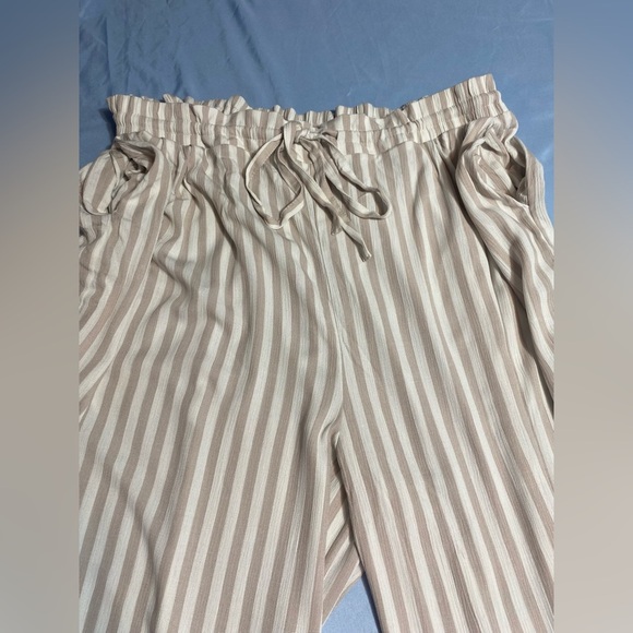 Torrid Blue and White Wide Leg Pants - Picture 15 of 16